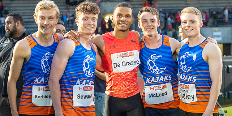 Kajaks hang with De Grasse