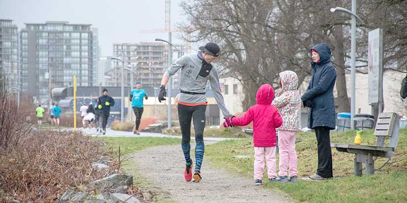 Dunfee ‘walks’ to world treadmill record