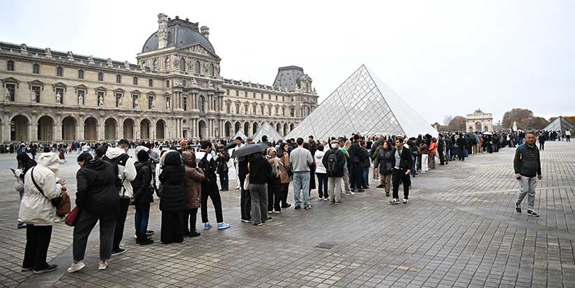 Louvre remains closed one day after jewel heist