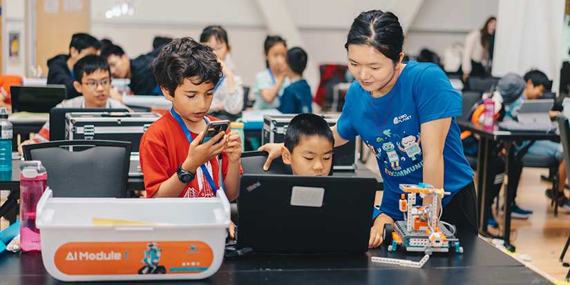 Robotics event unites East and West